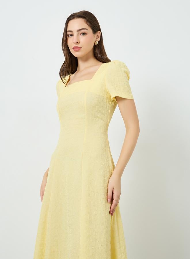 تايك تو فستان ميدي بملمس بارز وياقة مربعة وخصر محدد للنساء - Image 1